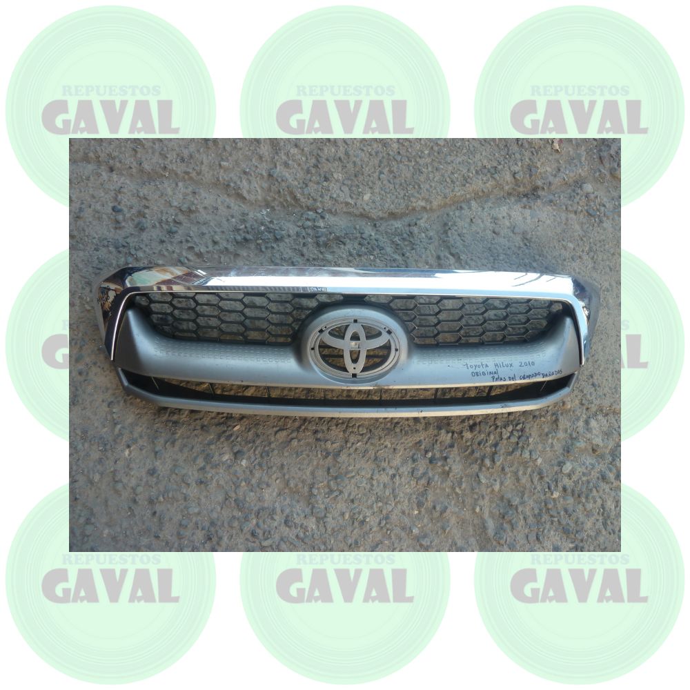 Mascara Toyota Hilux 2010 2011 dañada REPUESTOS GAVAL