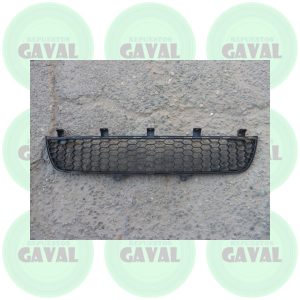 Rejilla de Parachoque Mitsubishi L200 2010 2014 original usada