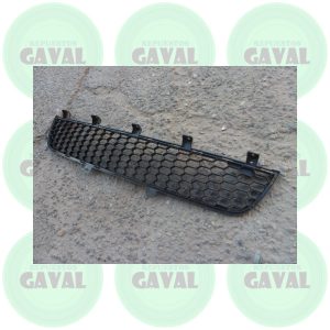 Rejilla de Parachoque Mitsubishi L200 2010 2014 original usada