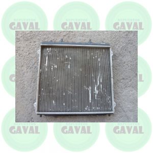 Radiador de Agua Hyundai Terracan 2.9 2005 (Golpe y filtra panel)