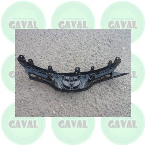 Mascara Toyota Yaris Sedan 2019 (Quebrada, falta pedazo)