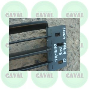 Rejilla de Parachoque Skoda Fabia 2015-2016 (Con daños)