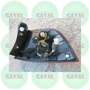 Foco Trasero Chofer Halogeno Kia Rio 5 Hatchback 2013-2015 (dañado)