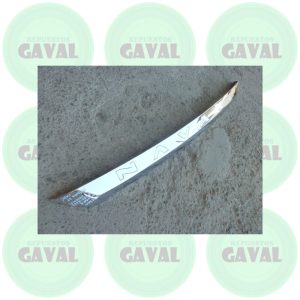 Moldura de Capot Nissan Navara 2022-2023 (dañado)