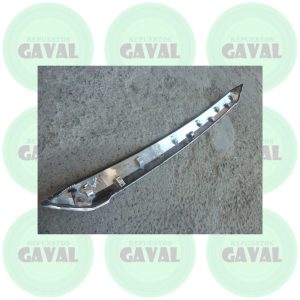 Moldura de Capot Nissan Navara 2022-2023 (dañado)