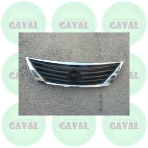 Mascara Nissan Versa 2011-2013 (dañada)