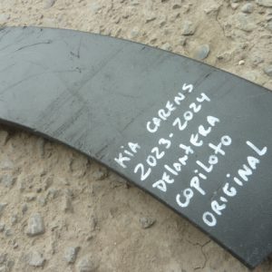 moldura kia carens 2023 2024 delantera copiloto dañada