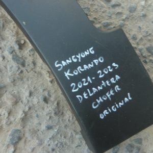 moldura ssangyong korando 2021 2023 delantera chofer dañada