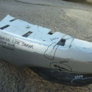 Parachoque trasero mitsubishi l200 dakar 2017 2018 dañado