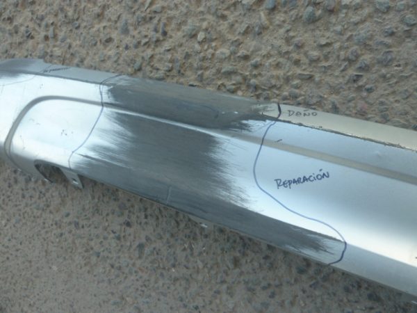 moldura parachoque inferior trasera bmw X1 f48 2021 2022 daños - Imagen 2