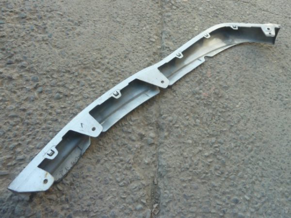 moldura lip inferior copiloto parachoq lexus is250 2007 2008 daños - Imagen 4