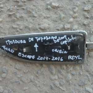 moldura de tapabarro copiloto ford escape 2014 2016 daños