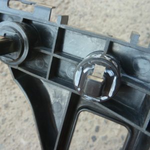 soporte mensula auris 2013 2017 delantera chofer original daño