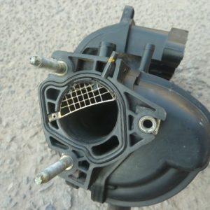 Multiple de admision yaris 1.5 2000 2005 original daño