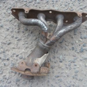 Multiple de escape yaris sedan 1.5 2007 2013 original usado