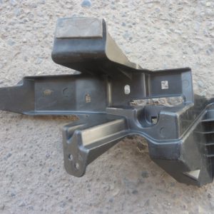 soporte inferior de parachoque chofer mazda 3 hatch 2021 – usado