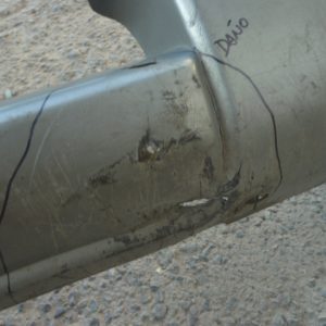 parachoque inferior terrano 2000 2001 delantero original daños