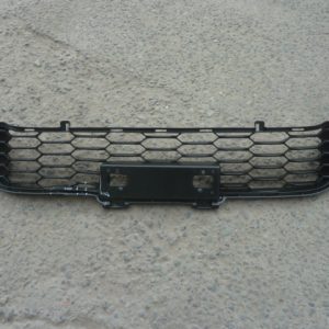 rejilla de parachoque toyota hilux 2.8 gr-s 2019 2021 original daños