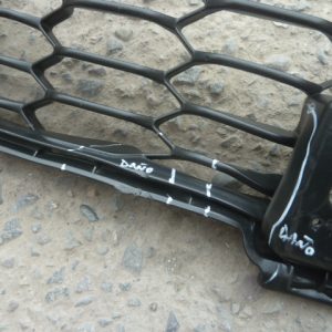 rejilla de parachoque toyota hilux 2.8 gr-s 2019 2021 original daños