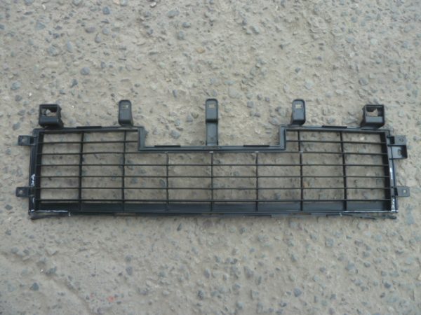 rejilla de parachoque mitsubishi montero v80 2008 2011 daños