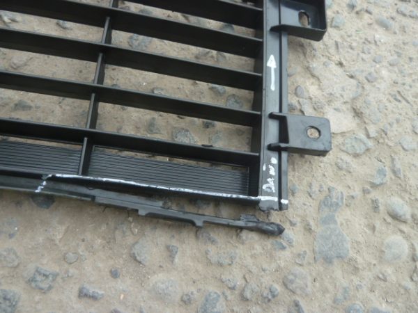 rejilla de parachoque mitsubishi montero v80 2008 2011 daños - Imagen 2