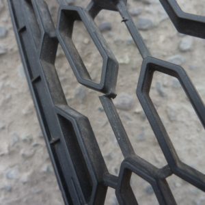 rejilla de parachoque mahindra pick up 2020 2024 original daños