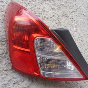 foco nissan versa n17 2012 a 2018 trasero chofer original quebrado