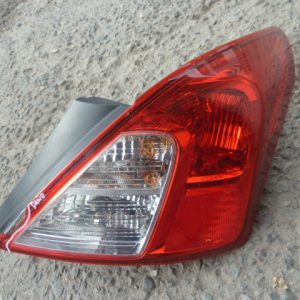 foco nissan versa n17 2012 2018 trasero copiloto original daños