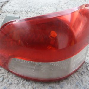 foco toyota yaris sedan 2008 2013 trasero copiloto daños