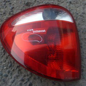 foco chrysler caravan 2001 2003 trasero chofer 3 soquetes daños