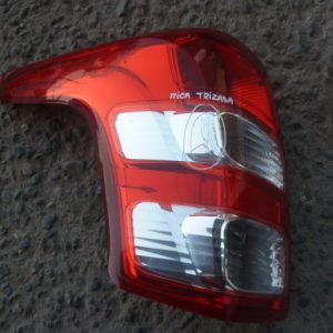 foco mitsubishi l200 2016 2018 trasero chofer original daños