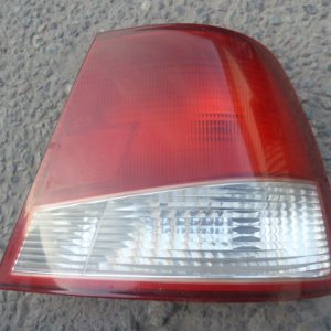 foco hyundai accent hatchback 2001 2002 trasero copiloto daños