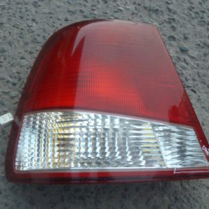 foco hyundai accent hatchback 2001/2002 trasero chofer daños