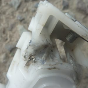 soporte mensula prisma onix 2016 2019 delantera copiloto daño