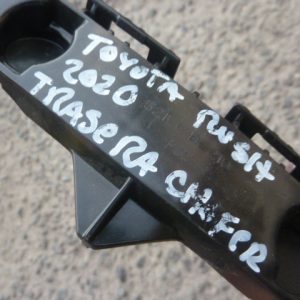 mensula soporte toyota rush 2020 2021 trasera chofer original