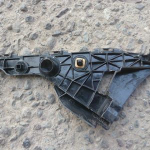 mensula soporte yaris sedan 2007 2012 trasera chofer original