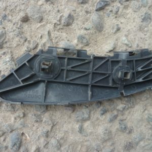 mensula soporte yaris sedan 2010 chica trasero chofer original