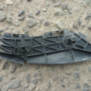 mensula soporte yaris sedan 2010 chica trasero copiloto daños