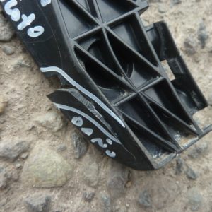 mensula soporte yaris sedan 2010 chica trasero copiloto daños