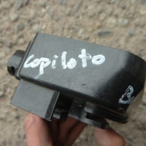 mensula soporte 4runner 2012 bajo foco trasero copiloto daño