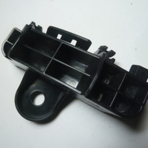 mensula soporte yaris sedan 2019 2021 de foco trasero chofer