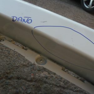 parachoque chevrolet onix rs 2022 2023 trasero original daños