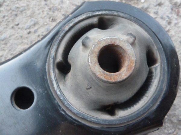 bandeja de suspension toyota rav4 2020 2024 chofer usada - Imagen 2