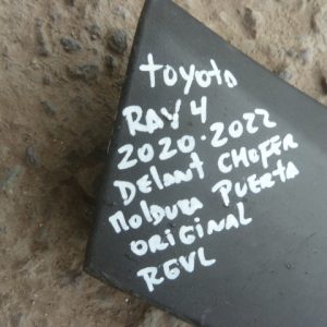 moldura de puerta rav4 2020 2022 delantera chofer (falta pedazo)
