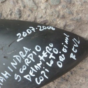 moldura de tapabarro mahindra scorpio 2007 2008 delant copiloto