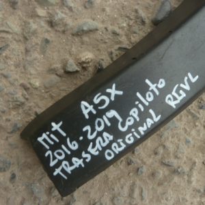 moldura de tapabarro mitsu asx 2016 2019 trasera copiloto – daños