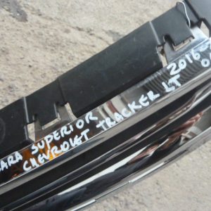 mascara superior chevrolet tracker 2016 2017 daños