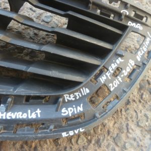 rejilla inferior de parachoque chevrolet spin 2017 2018 daños