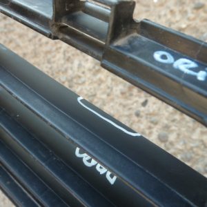 rejilla de parachoque hilux vigo 2013 2014 (foto referencial) daño