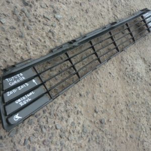 Rejilla de parachoque toyota corolla 2011 2013 daños